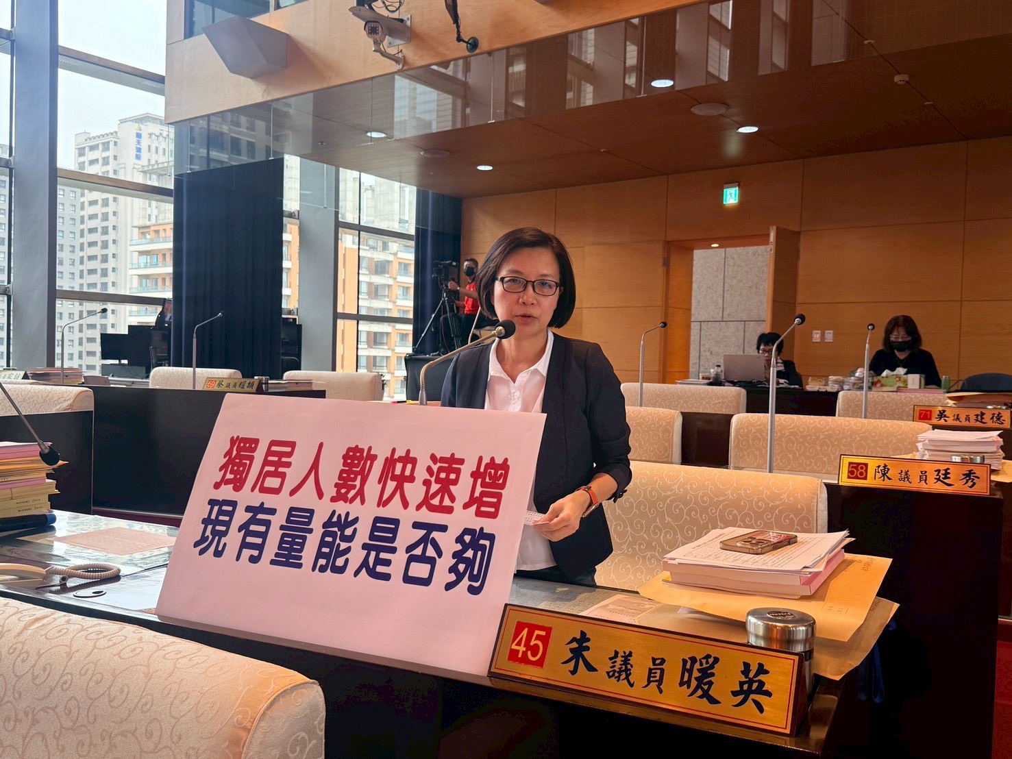 獨老黑數隱憂　朱暖英促強化關懷網