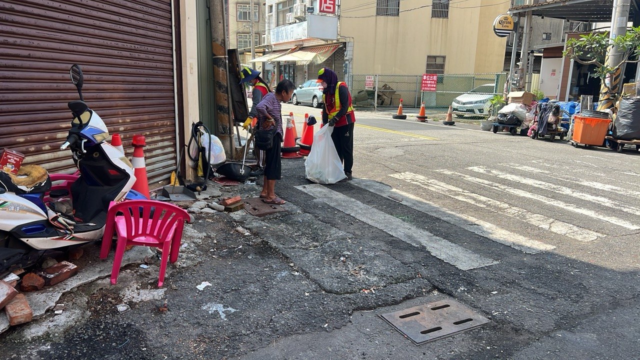 大甲五福街孔雀路口環境髒亂已清理 中市環保局列重點巡查加強維護