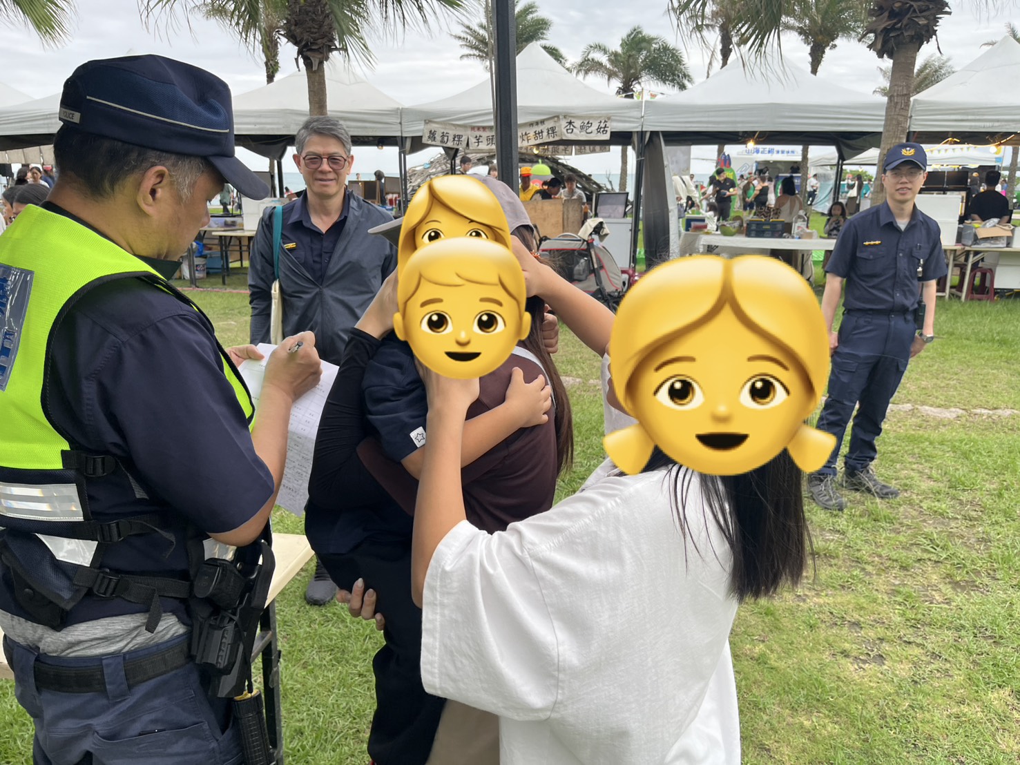 花警暖心協助走失男童 夏日好瓜市集勤務展現為民服務精神