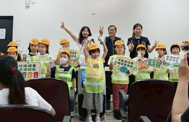 台中首場！黃佳恬議員帶領 「環保小尖兵」出任務，環保教育從小扎根