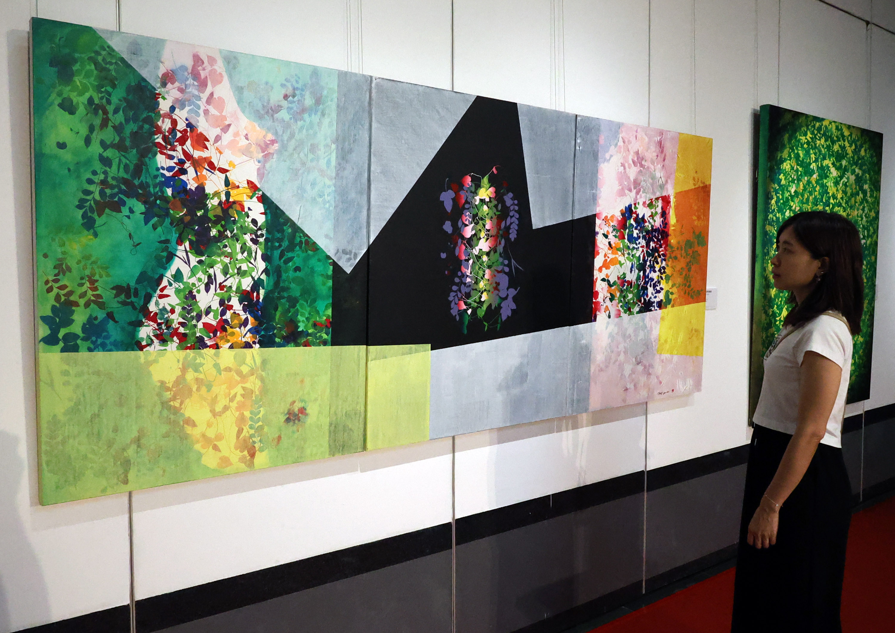 「傘壽能量」鐘有輝創作展登場 以層疊版印與自然能量 展現八十藝術生命力