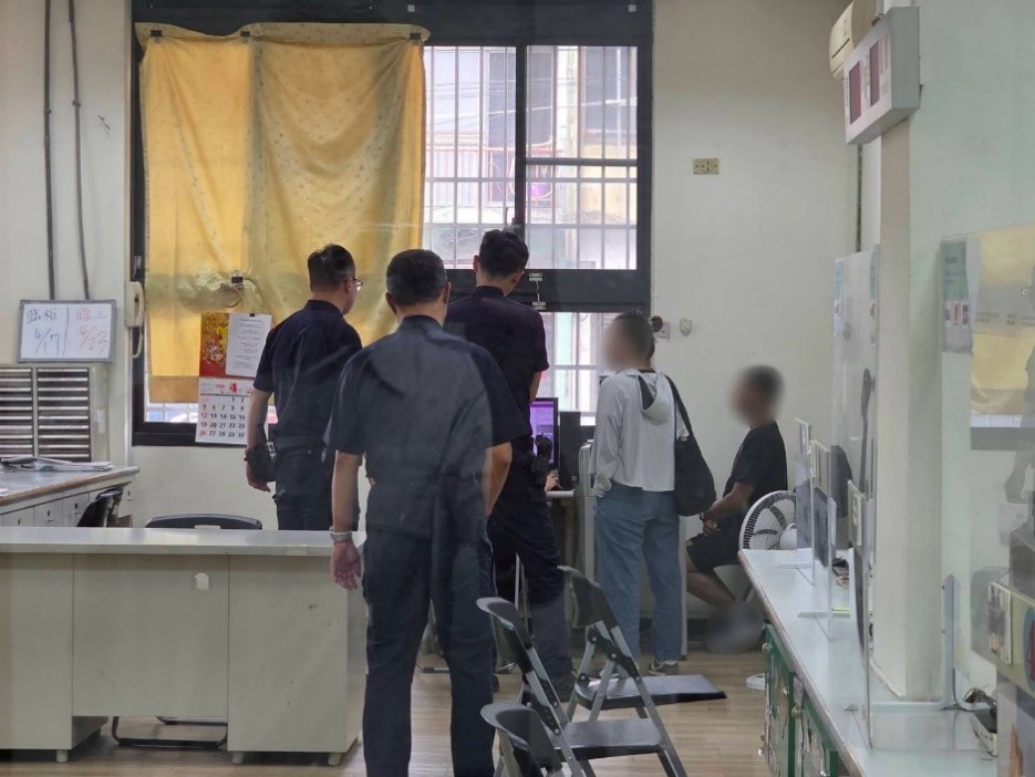 臺南移民官智勇兼備,溫柔攻勢瓦解通緝犯心防,守護民眾安全獲讚揚